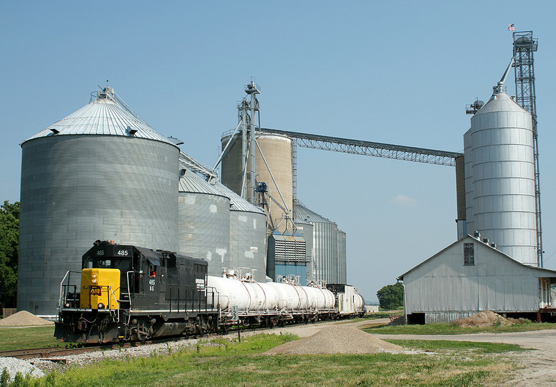 Weed Sprayer EB @ Putnam, IL.  16-Jun-2006.