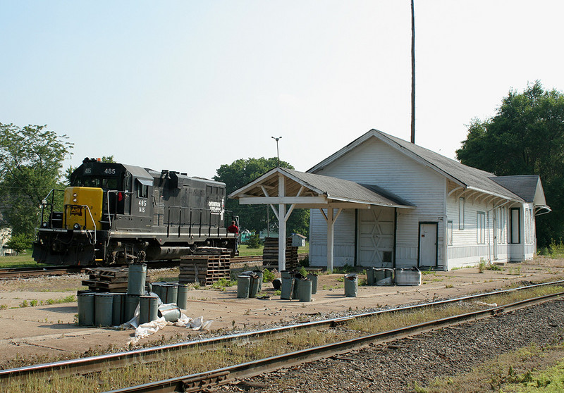 Using the wye in Bureau, IL to run around the weed sprayer.  16-Jun-2006.