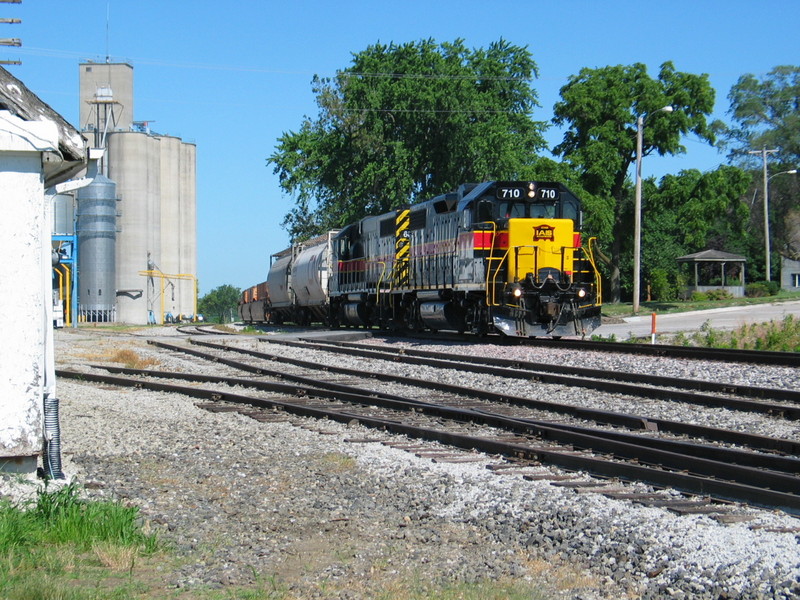 East train at Kellogg, June 19, 2006.  Thats the whole train there (Monday), 3 cars!