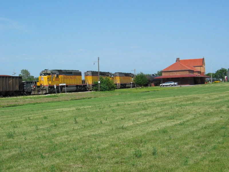 UP detour passes the Atlantic depot, June 20, 2006.