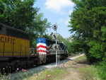 UP 3300 west detour passes the control signal at the old east end of Hillis Siding.  June 21, 2006.