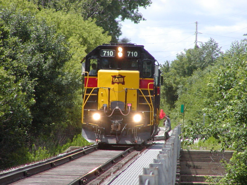 Having just shoved empties up to Harlan Elevator, the Rover power stops on the main while the conductor relines the Atlantic spur switch.