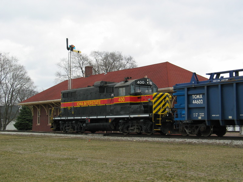 400 pulling cars out of the Wilton house track, March 24, 2006.