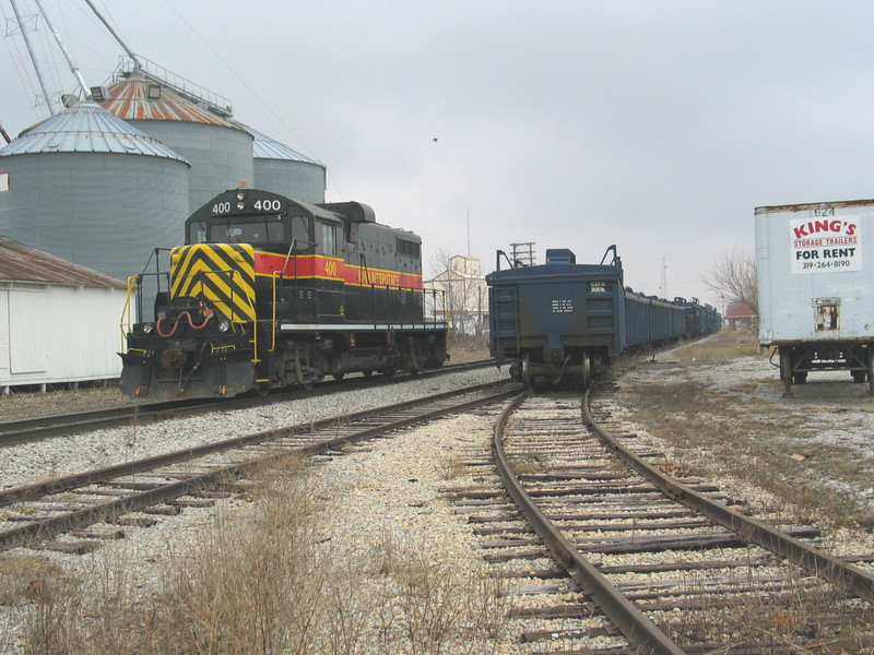 Local eng. 400 going to Twin States, past the Wilton house track, full of storage gons for Gerdau.  The curved track at right goes back to Wilton Precision Steel.  March 28, 2006.
