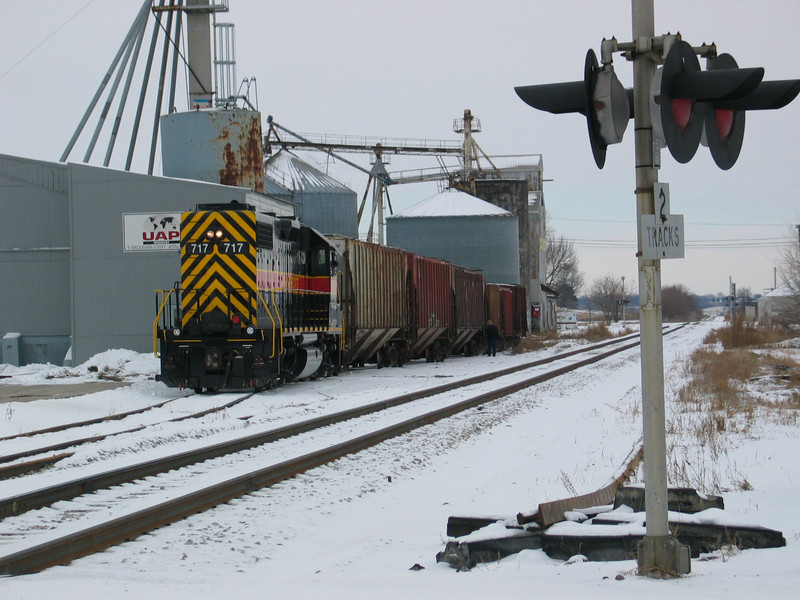 Wilton Local spotting fertilizer loads at Atalissa, Dec. 2, 2005.