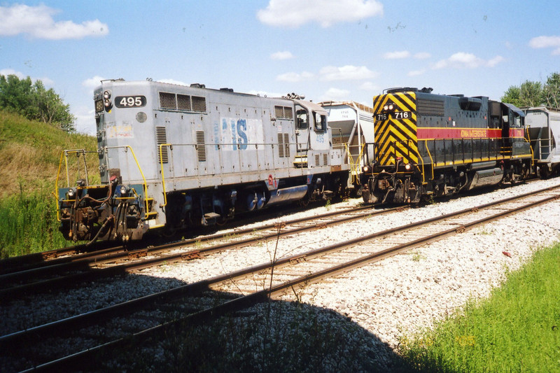 Engines 495 and 716 at the JM switch.  Aug. 16, 2005