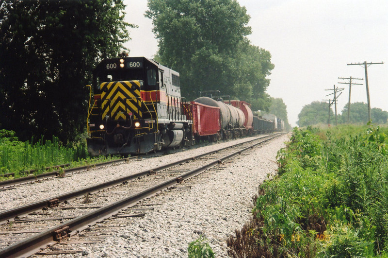 Engine 600, with several Twin State cars in addition to the regular Wilton stuff, heads west on the siding to sort out JM's cars.  July 11, 2005.