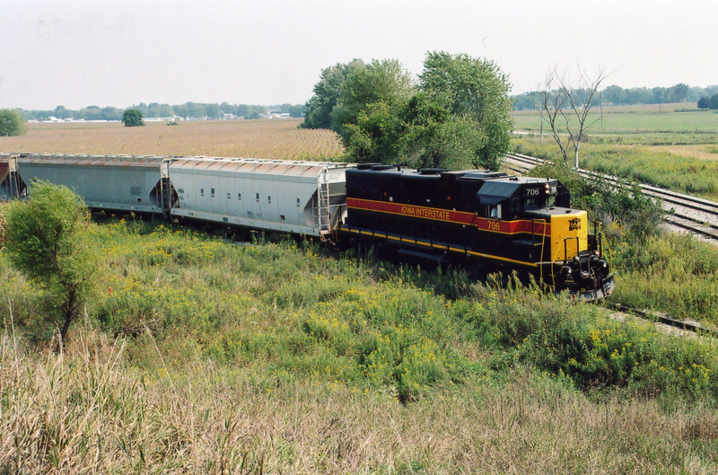 Eng. 706 on the Wilton local, pulling plastic hoppers out of JM.  Sept. 9, 2005.