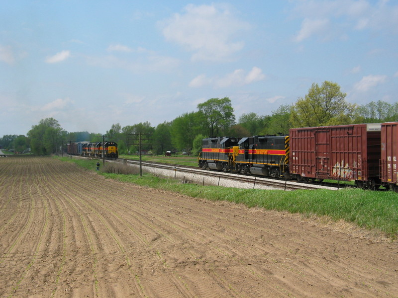Extra eastbound meets the west train at N. Star, May 1, 2006.