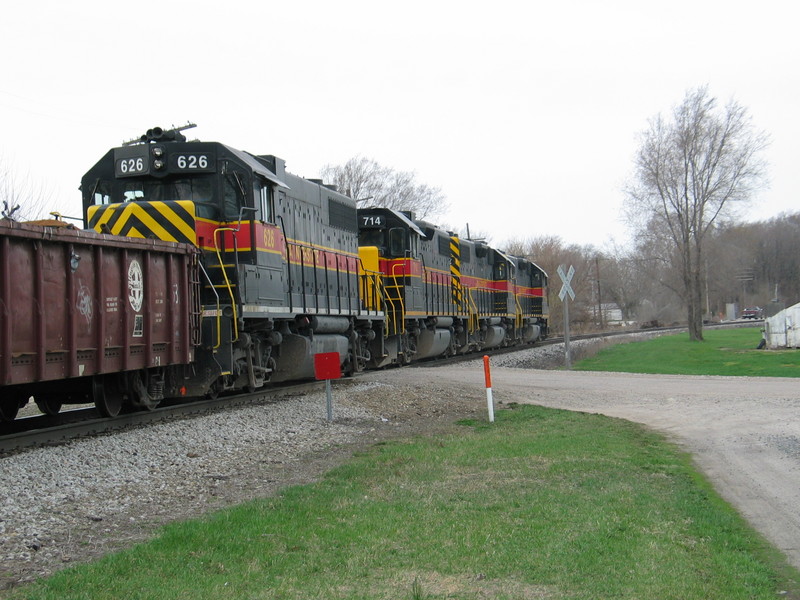 RI turn at mp 211, passing the track gang's red board.  April 11, 2006.