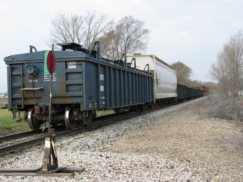 RI turn has pulled back onto the main at N. Star after picking up local cars at the west switch, April 13, 2006.