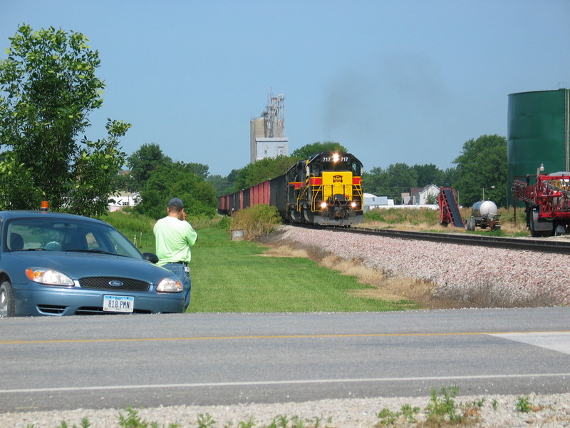 Some foamer shooting the coal empties as they're about to head in at Walcott siding.  Aug. '06.