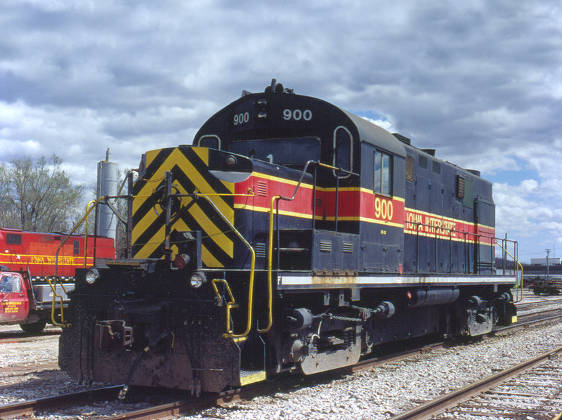 900 sits at Council Bluffs, Iowa April 10th 1999.