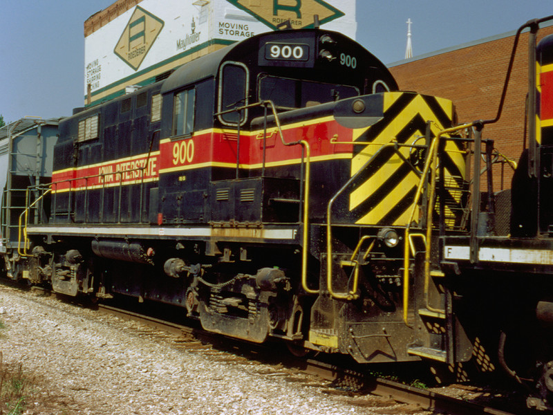 900 makes it's final journey on the IAIS, seen here dead in tow on "CBBI" at Davenport, Iowa    August 27, 1999