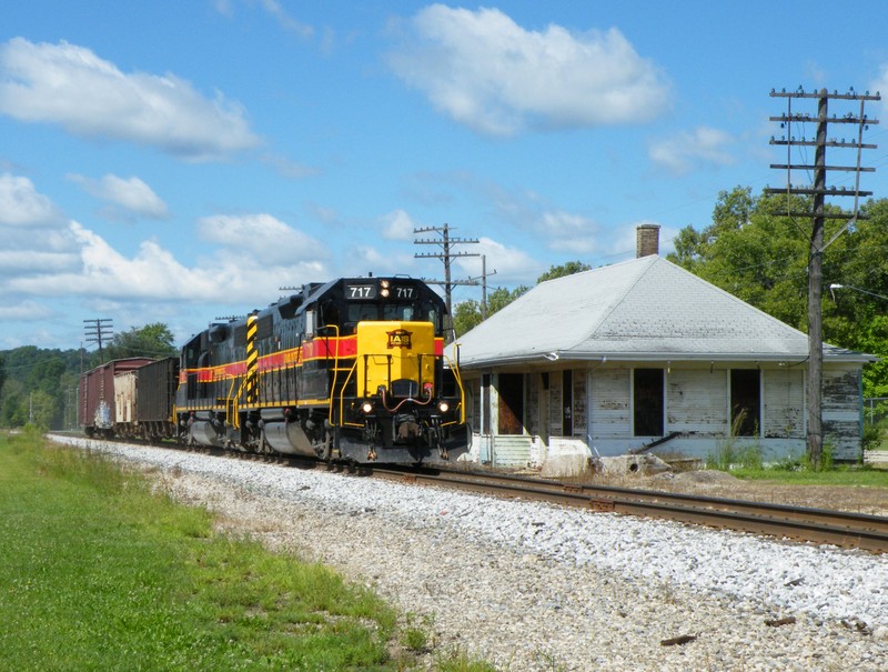 Heading east, Iowa 717 and BUSW pass through the small town of De Pue, which, still contains the original RI depot, un-restored, but intact.