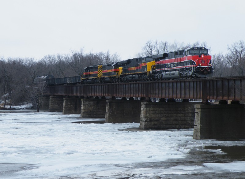 Continuing east, the train crosses the Cedar River in the small town of Moscow. Its going to take me awhile to get used to this 40 mph running, the next roll-by wasn't until Davenport!