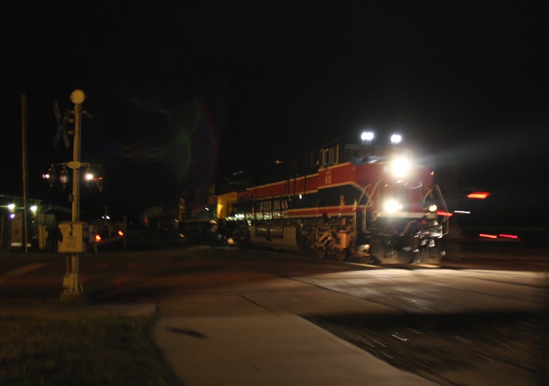 Kind of like an oil painting, Iowa 513 heads her east through Morris. CBBI met IAIS 707 west with BICB at Seneca.