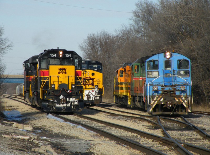 TZPR's rainbow consist heads into yard track 1 while 154 and 510 head south to tie onto the head end. The lash TZPR had set up was TZPR GP10 3000, C&IM SD18 81, and TZPR SW10 702!