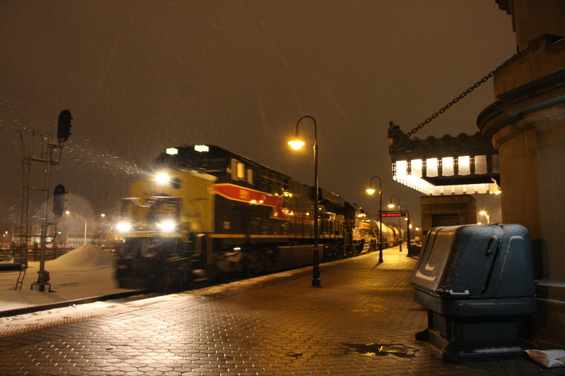 Iowa 511 and 709 lead a very tardy CBBI past Joliet Union Station following the evening rush.