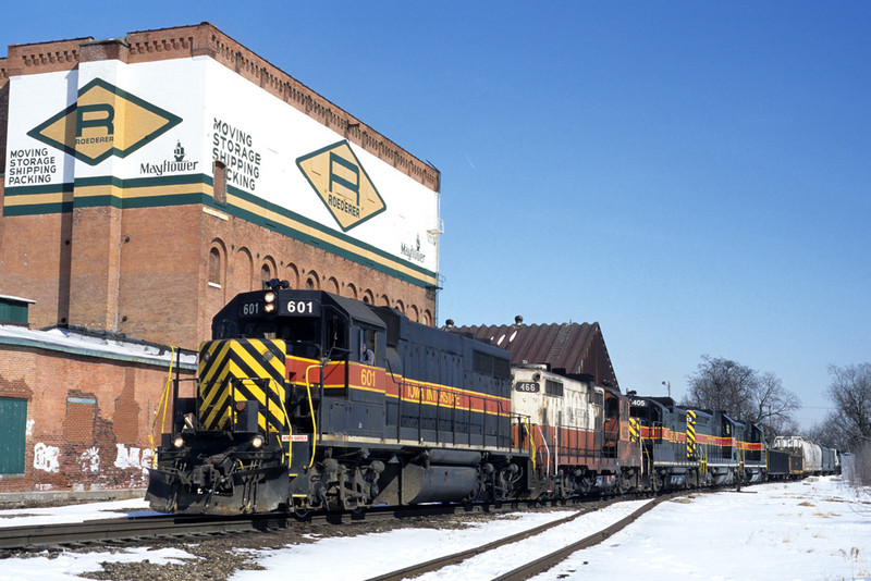 601 West passes Missouri Division Junction at Davenport, Iowa on March 12, 1999.