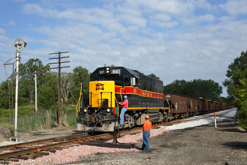 601 works the RISW at Carbon Cliff, Illinois with ballast for the new Silvis siding.