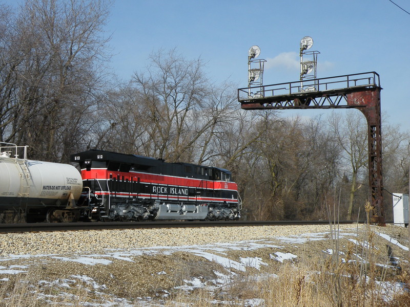 Iowa 513 heads down track 9 for BI Jct. From their the train will jump onto IHB Main 2 for head room, and reverse into their Riverdale Yd for yarding.