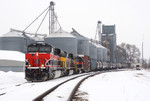 513 and the BICB wait on the siding at Marengo.