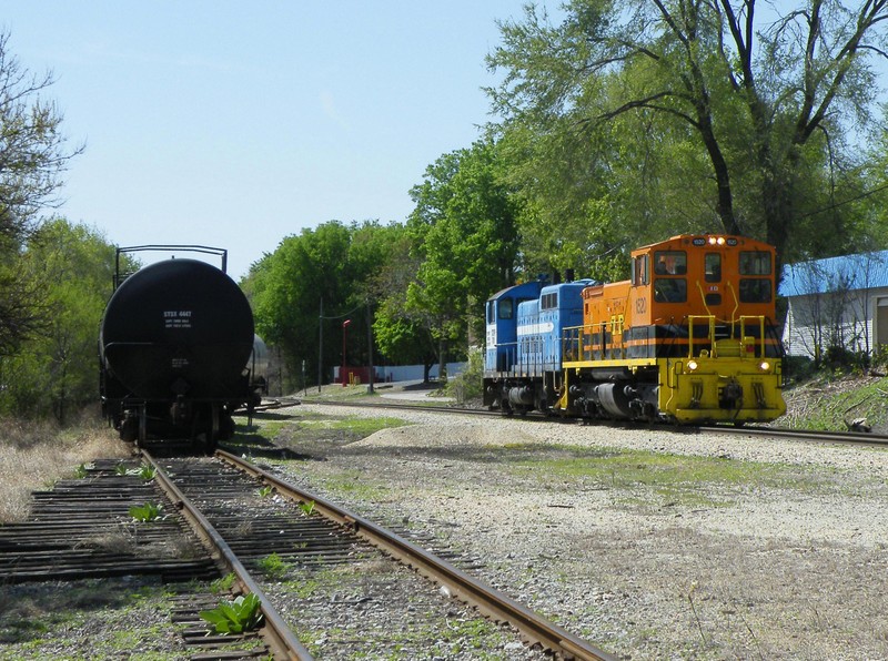 The TZPR arrives with a pair switchers, a G&W painted SW1500 and the former P&PU SW10 702.