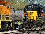 Shortline crews discuss their hand off before departing their seperate ways.