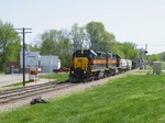 Rolling through Henry, the Geeps are in Run 8 maintaining track speed with their long 50 car cut from Limit Yd.