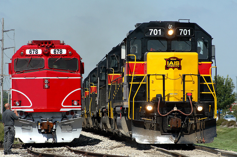 701 East with the CBBI passes the Hawkeye Express at Vernon siding, Corralville, Iowa September 2nd, 2006.