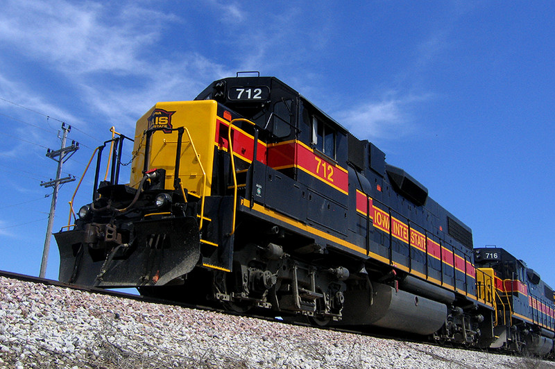 A profile of 712. This day it's on the point of a dead BICB train sitting at Durant, Iowa April 15th, 2006.