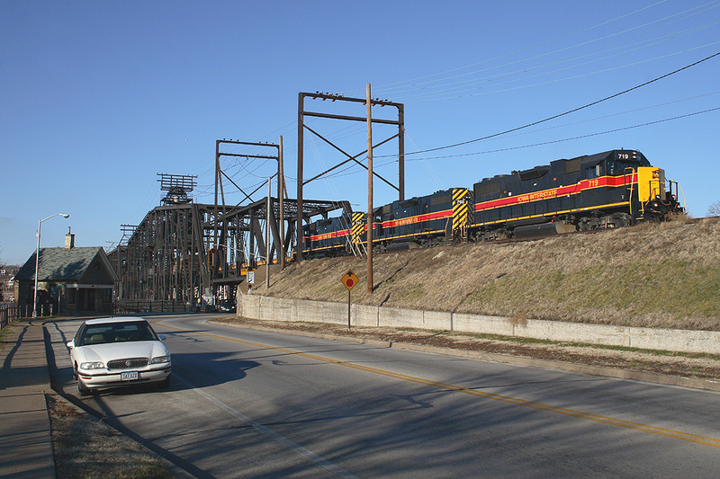 CBBI crosses the Mississippi River at Rock Island, Illinois behind the 719 January 6th, 2007.