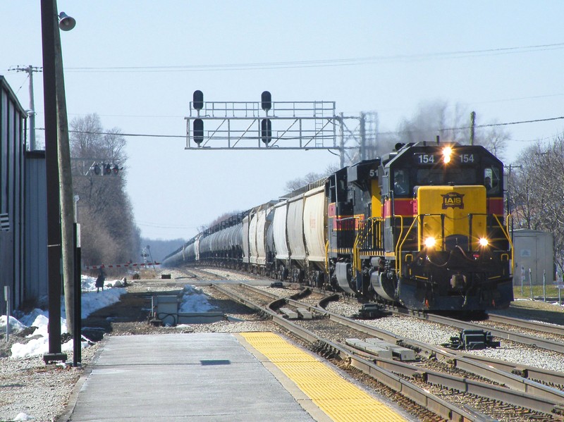 154 and 510 are down to a crawl as they lugg their heavy train up the grade into Mokena.