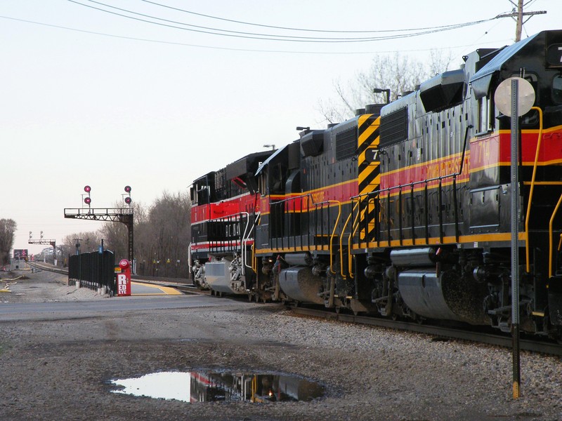 BISW saved the day as they make a reverse move down the Rock main for the IHB. 513 and a pair of 700's lead the shove. 04-03-10