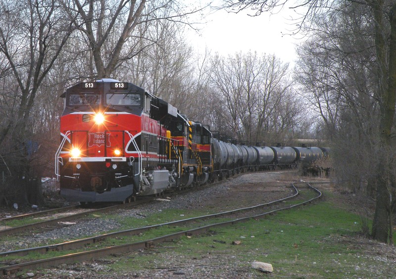 Pulling down track 9 toward BI Jct, Iowa 513 has the light onto Harbors #2 main for headroom. 04-03-10