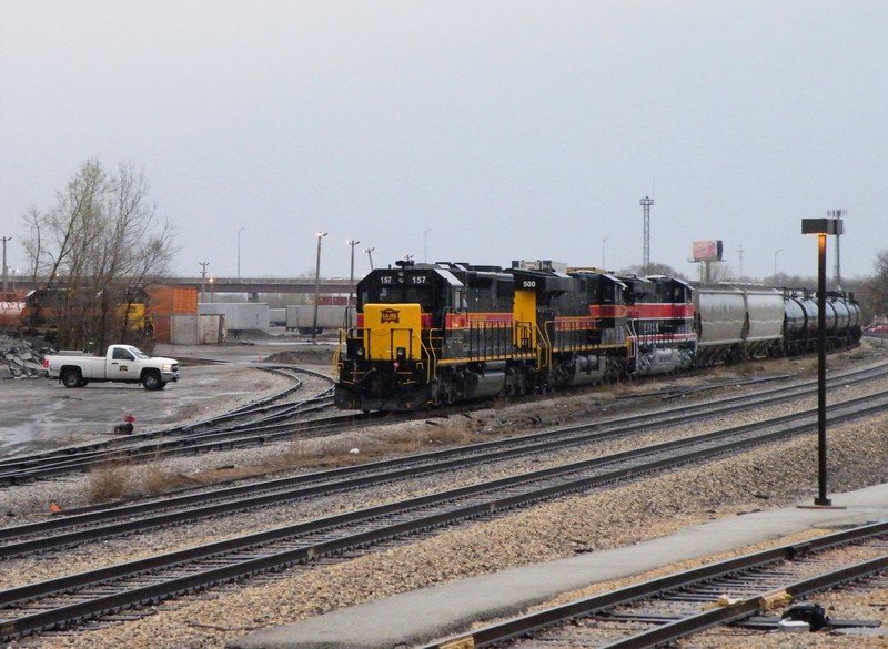 Another night, another late departure... BICB and its road crew stand by for clearance from Metra with 157, 500, and 513. Over on the long track, BISW with cars for the former J wait for their turn. 04-04-10