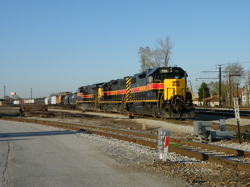 Poised and ready, BICB patiently waits for the passing of Metra 421. 04-09-10