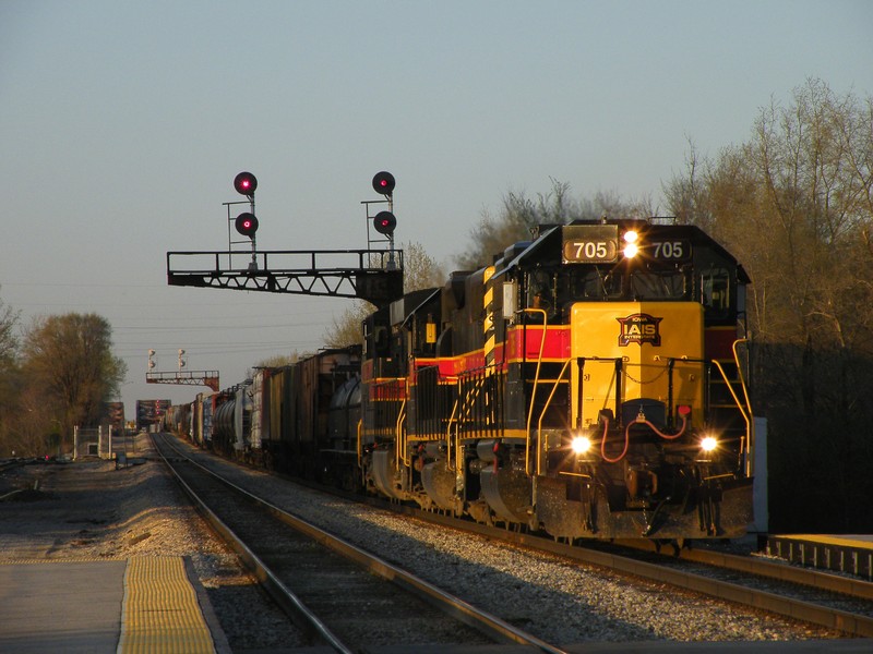 Iowa 705, 707, and 509 lead the daily westbound BICB roadfrieght into the setting sun behind Metra express 421. Each day is getting longer and longer, shots like this more and more common. 04-09-10