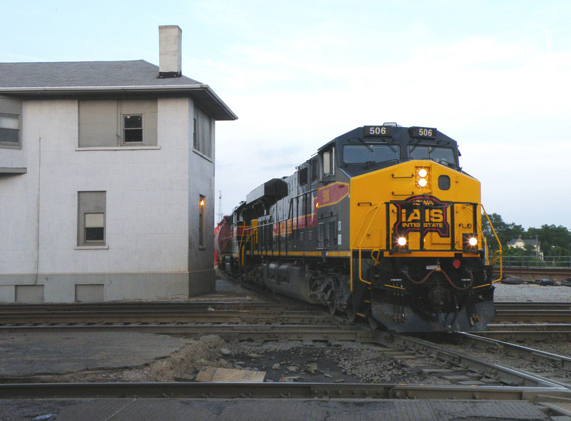 Rolling west, BICB bounces through Joliet with the ok frmo CSXT to bring it on. 06-11-10