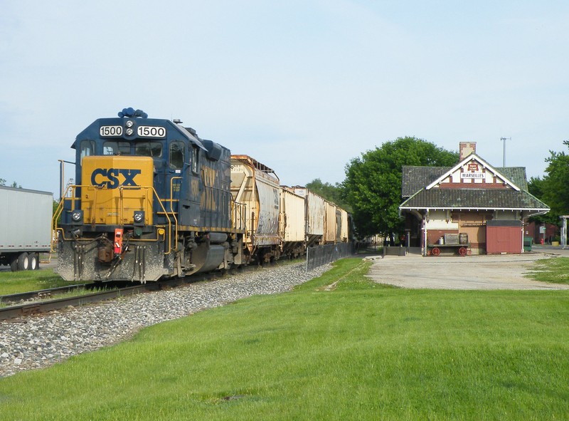 A GP15T brings up the rear of J745, used as a shoving platform out of Barr Yd in Riverdale.