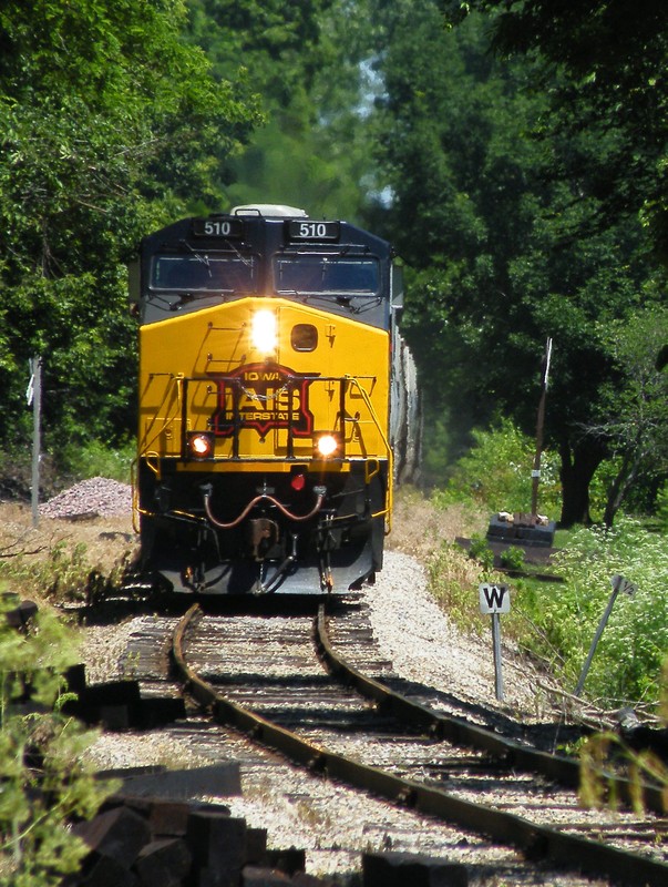 Nearing Peoria Heights, they will soon be putting on the brakes and manuevering through the narrows.