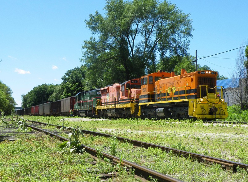 The TZPR has arrived with the loaded coal train, and with it TZPR SW1500 1521, IMRR SD18 62, and C&IM SD20 81.