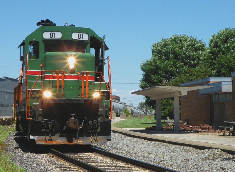 The TZPR heads back south toward their yard in Creve Couer with the interchange traffic from the Iowa.