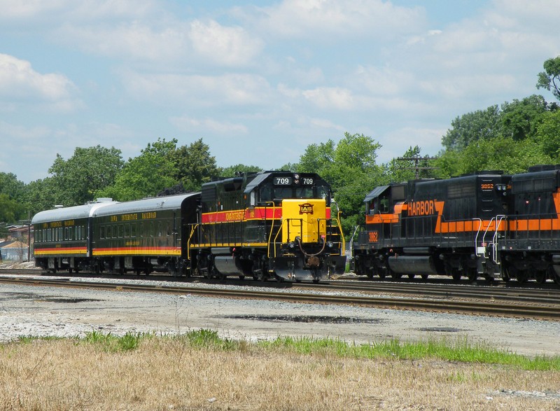 Iowa 709 meets Harbor train BA12 before departing eastbound for the CF&E.