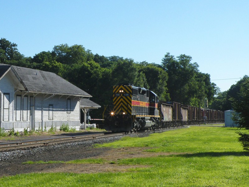 Pulling out of the CSX interchange, the rock train will head down Sub 2 to dump some ballast, after clearing, BUSW will head toward LaSalle.