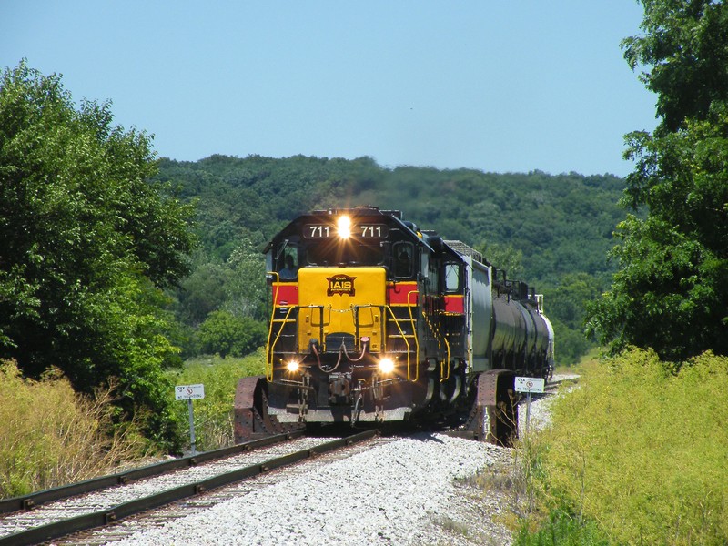 After some minor switching at Bureau, the local heads down Sub 2 to do some work at the Henry industrial park.