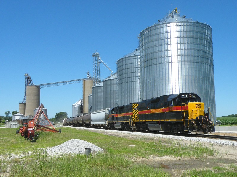 Iowa 711 passes through Putnam.