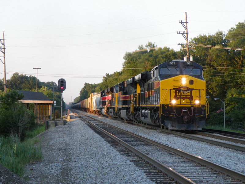 BICB was forced to wait till the second Metra window after the rush to dpt Burr Oak, and the shadows to no surprise have grown too long. Either way, we have four GE's thundering out of BI through Oak Forest. 07-16-10.