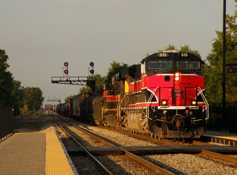 Finally, the planets have aligned, and 513 leads BICB out of Burr Oak Yd on time and in the last hour of daylight, passing under the last remaining active Rock cantilevers on the line. 08-03-10.